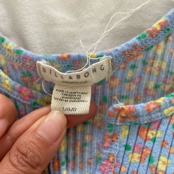 RVCA shorts with FREE Crop top - Picture 5 of 5